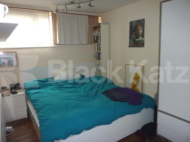 			NEW INSTRUCTION!, 3 Bedroom, 1 bath, 1 reception Flat			 New Orleans Walk, ARCHWAY